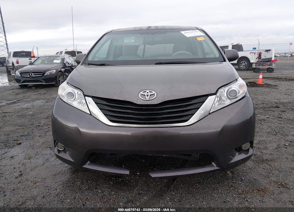 2011 TOYOTA SIENNA LE V6 VIN: 5TDKK3DC7BS062424
