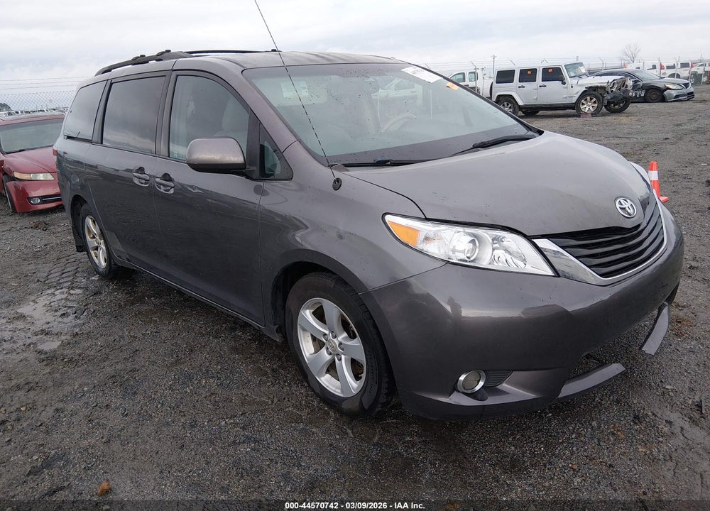 2011 TOYOTA SIENNA LE V6 VIN: 5TDKK3DC7BS062424