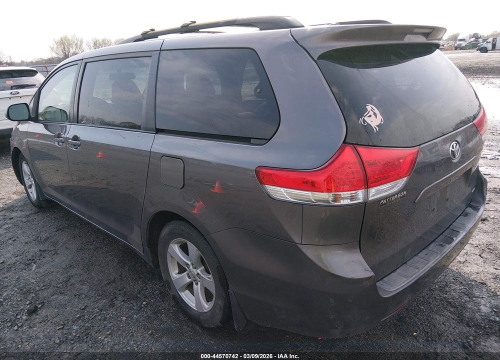 2011 TOYOTA SIENNA LE V6 VIN: 5TDKK3DC7BS062424