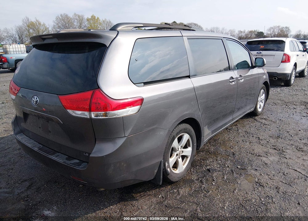 2011 TOYOTA SIENNA LE V6 VIN: 5TDKK3DC7BS062424