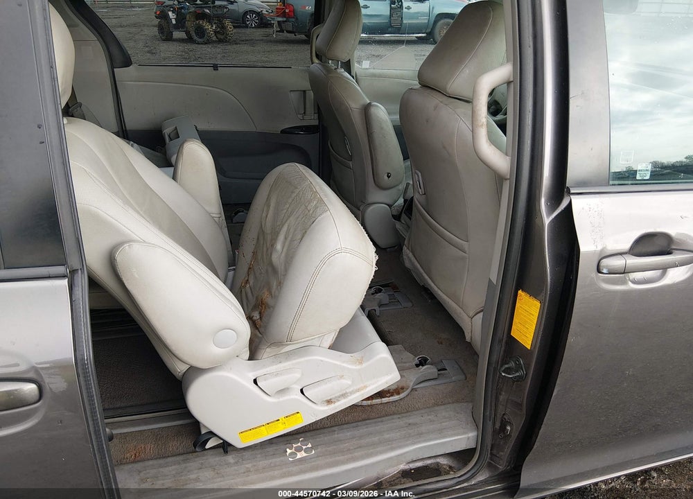 2011 TOYOTA SIENNA LE V6 VIN: 5TDKK3DC7BS062424