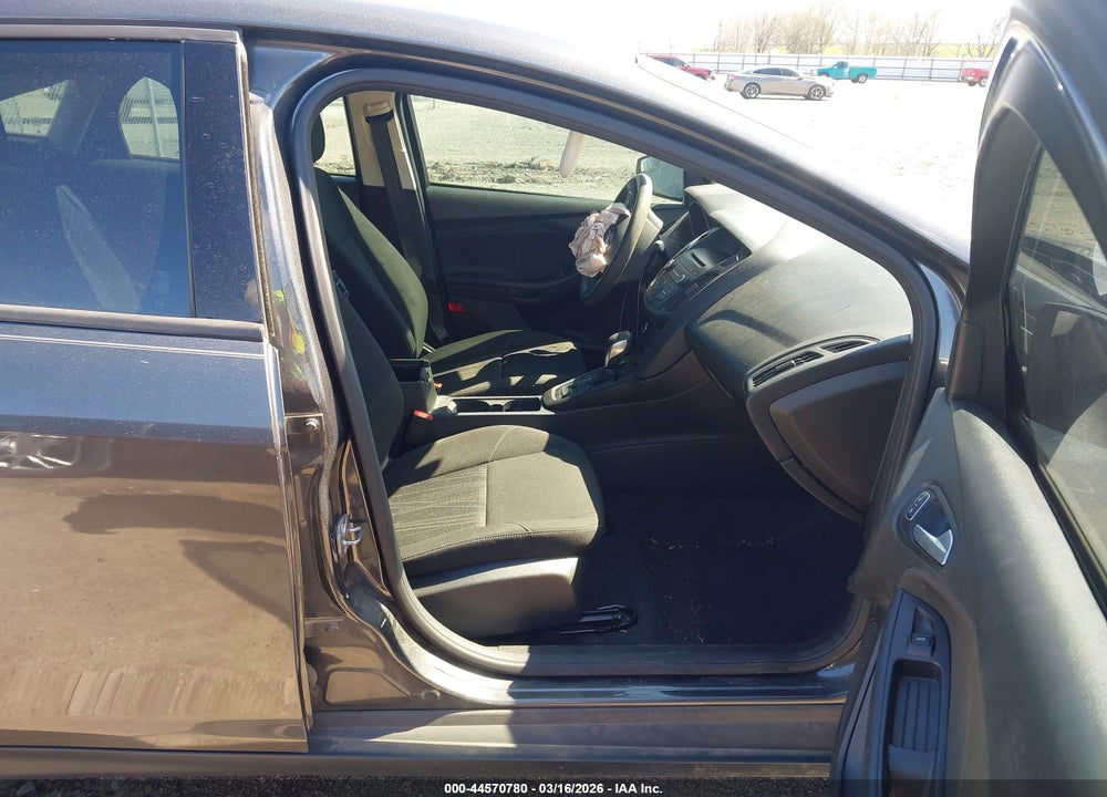 2017 FORD FOCUS SE VIN: 1FADP3F29HL235469