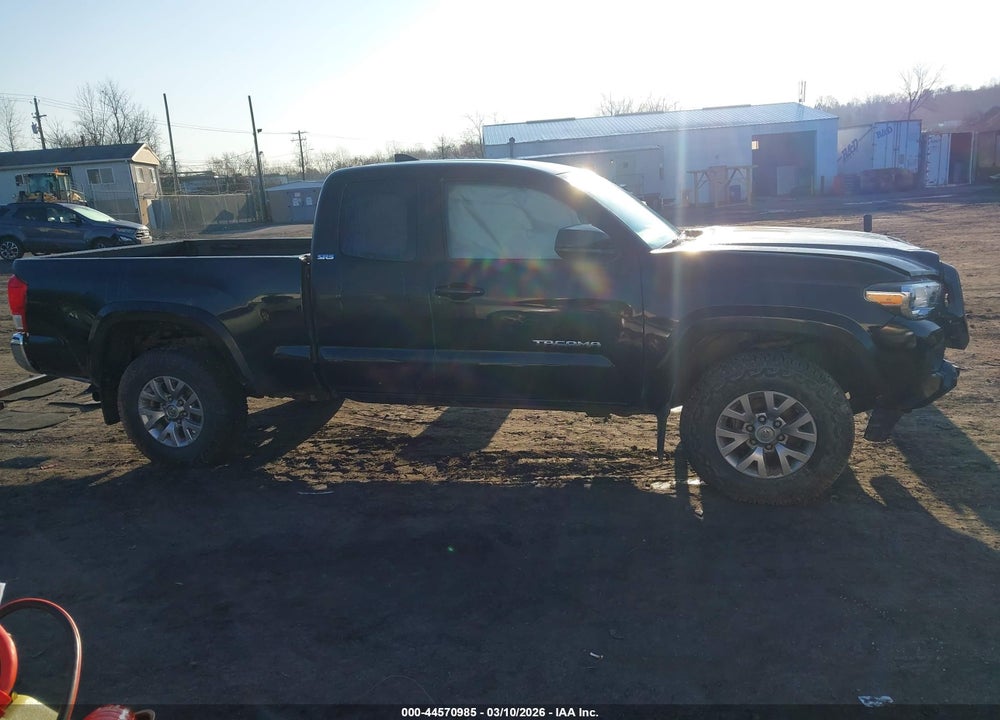 2016 TOYOTA TACOMA SR5 V6 VIN: 5TFSZ5AN4GX011820