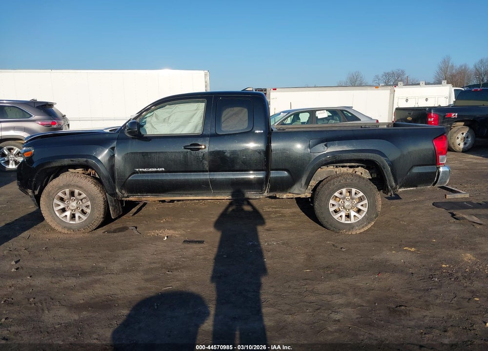 2016 TOYOTA TACOMA SR5 V6 VIN: 5TFSZ5AN4GX011820
