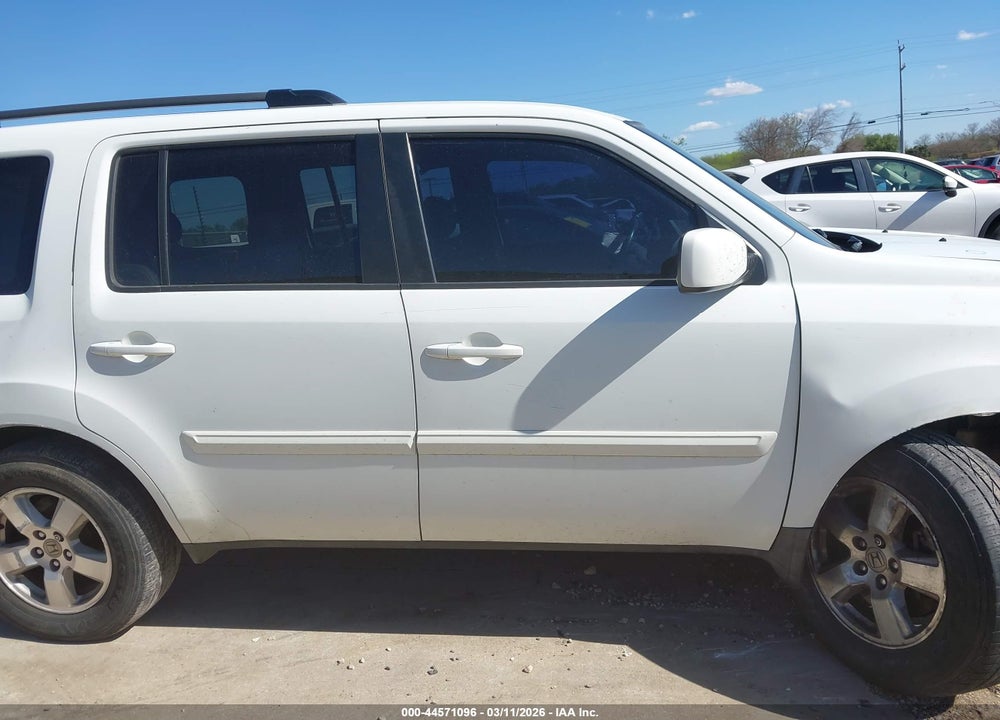 2011 HONDA PILOT EX-L VIN: 5FNYF3H57BB036291