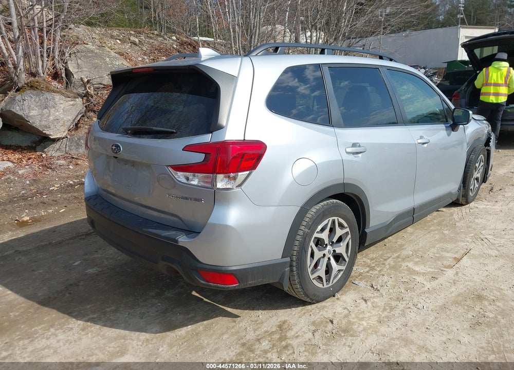 2022 SUBARU FORESTER PREMIUM VIN: JF2SKAEC9NH502088