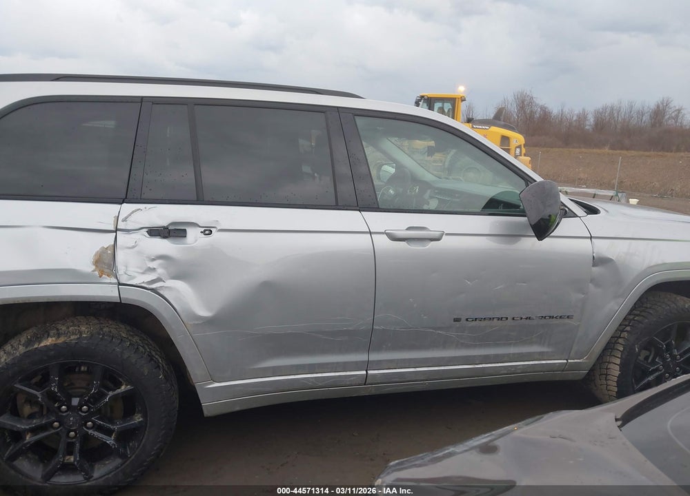 2023 JEEP GRAND CHEROKEE 4XE 30TH ANNIVERSARY VIN: 1C4RJYB69P8905725