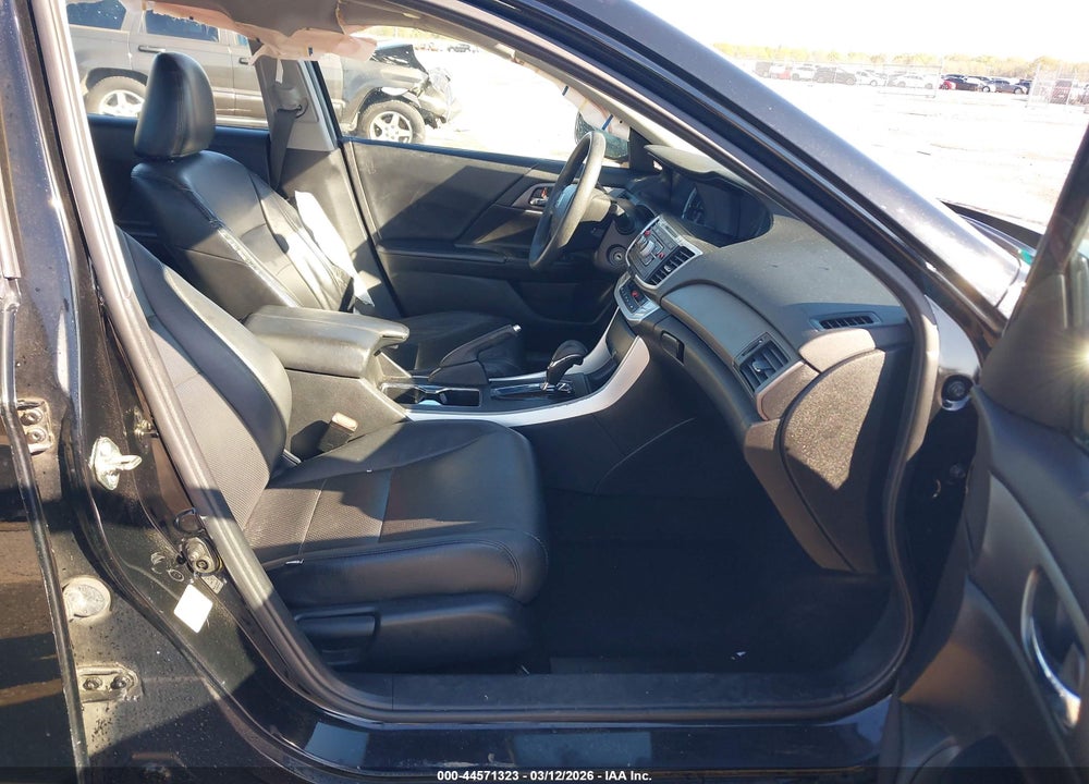 2015 HONDA ACCORD LX VIN: 1HGCR2F39FA014032
