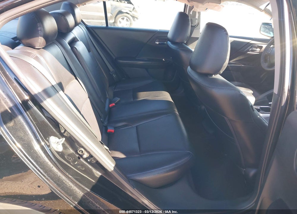 2015 HONDA ACCORD LX VIN: 1HGCR2F39FA014032