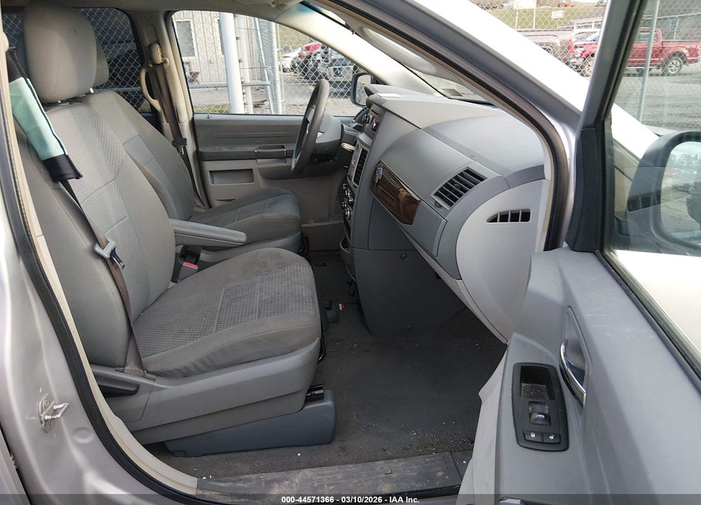 2010 CHRYSLER TOWN & COUNTRY LX VIN: 2A4RR4DE3AR173779