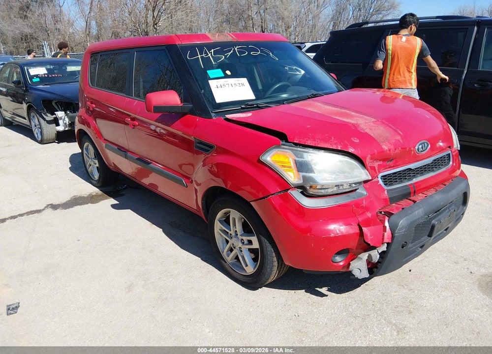 2011 KIA SOUL + VIN: KNDJT2A26B7215576