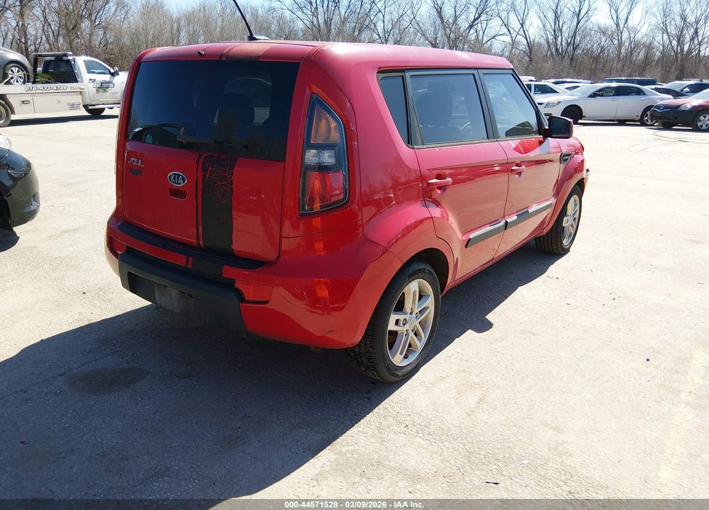 2011 KIA SOUL + VIN: KNDJT2A26B7215576