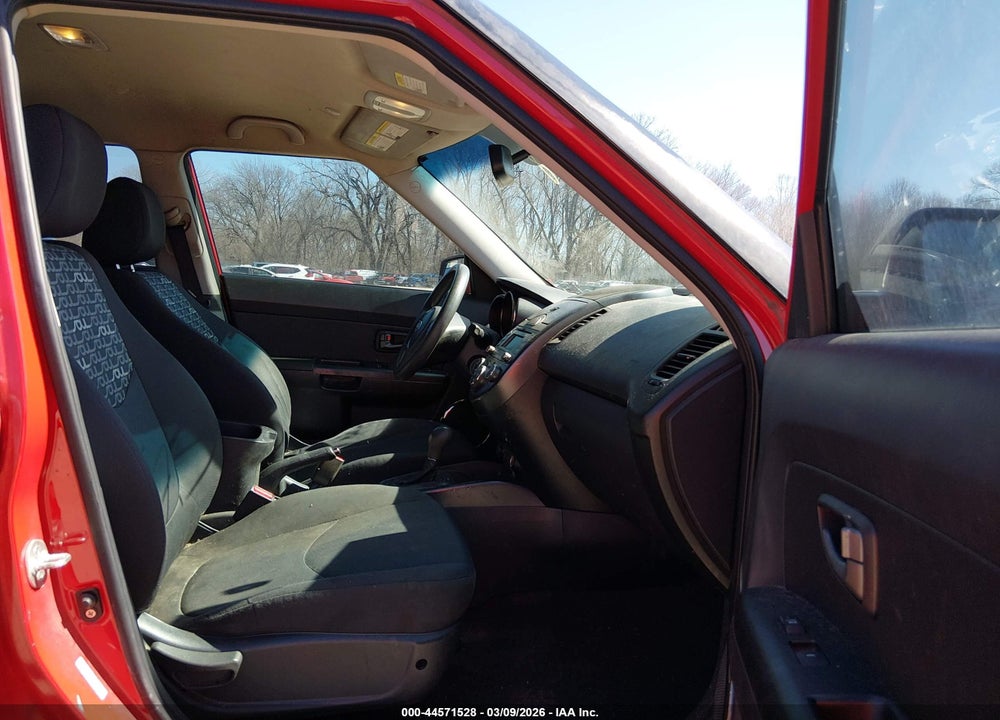 2011 KIA SOUL + VIN: KNDJT2A26B7215576