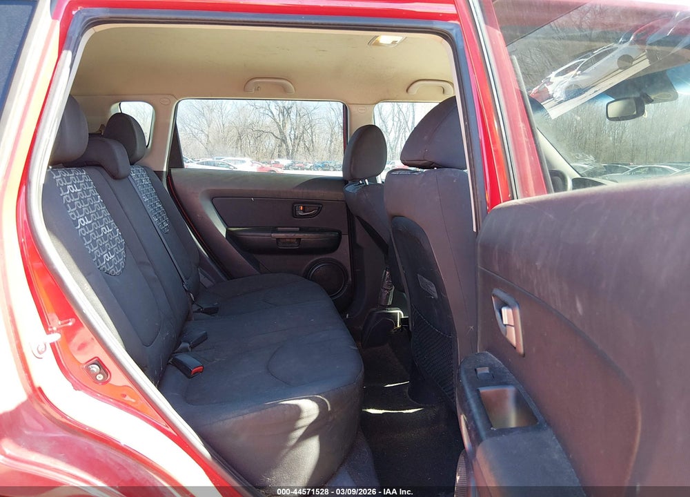 2011 KIA SOUL + VIN: KNDJT2A26B7215576