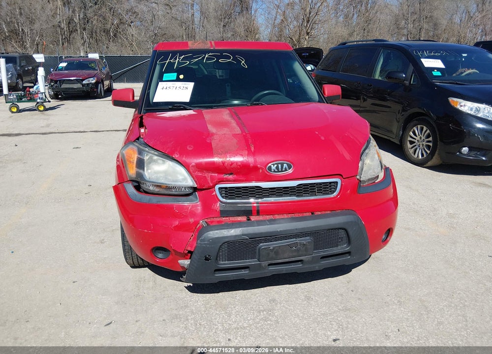 2011 KIA SOUL + VIN: KNDJT2A26B7215576