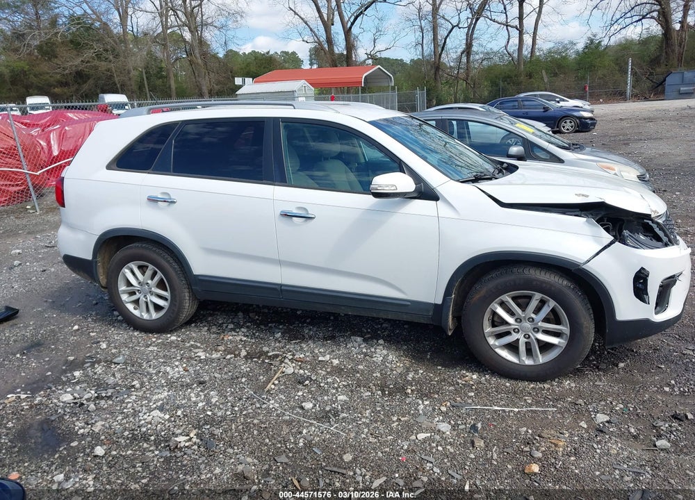 2015 KIA SORENTO LX VIN: 5XYKT3A60FG555800