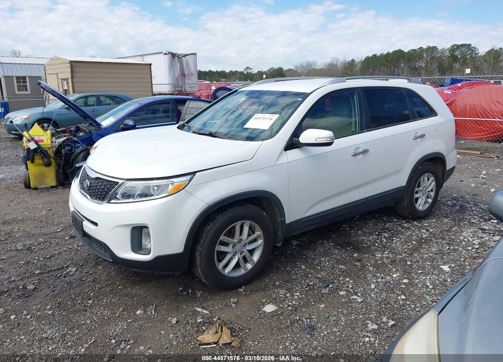 2015 KIA SORENTO LX VIN: 5XYKT3A60FG555800