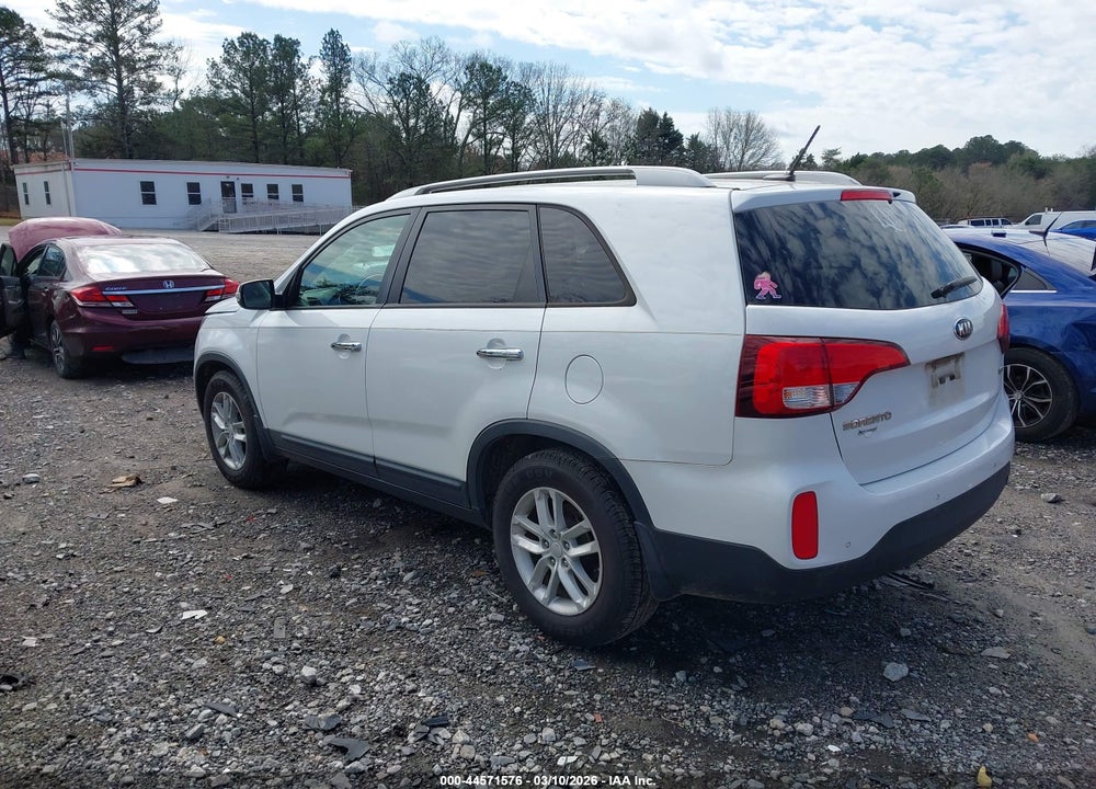 2015 KIA SORENTO LX VIN: 5XYKT3A60FG555800