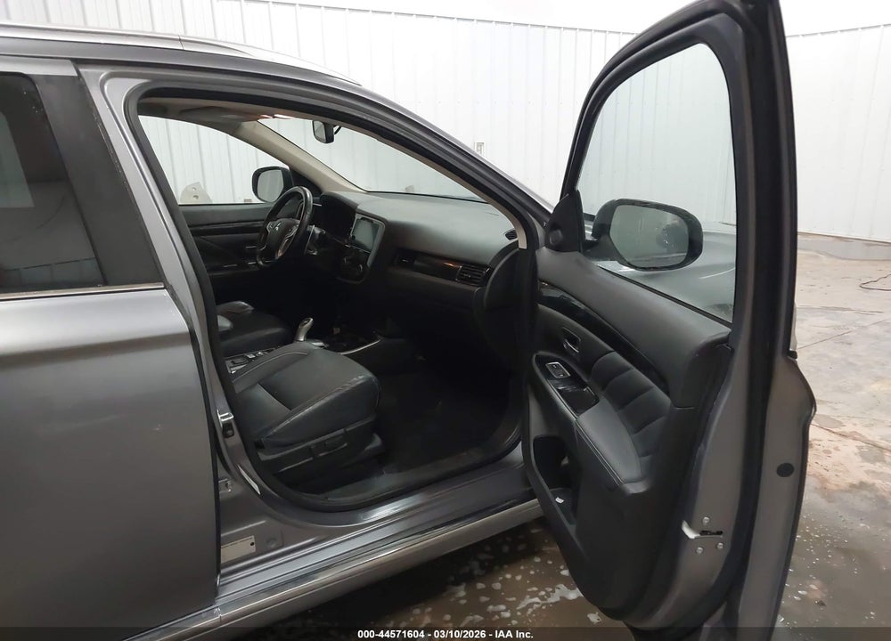 2018 MITSUBISHI OUTLANDER PHEV SEL VIN: JA4J24A56JZ067077