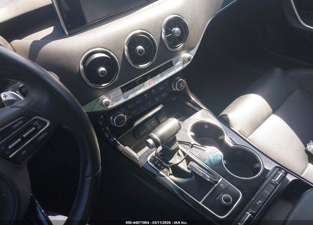 2019 KIA STINGER VIN: KNAE15LA2K6066132