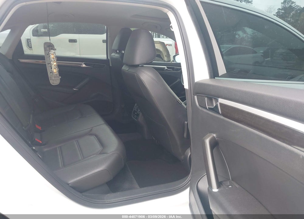 2018 VOLKSWAGEN PASSAT 2.0T SE VIN: 1VWBA7A30JC017417