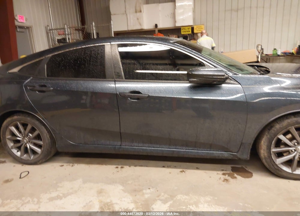 2019 HONDA CIVIC EX VIN: 19XFC1F33KE008404