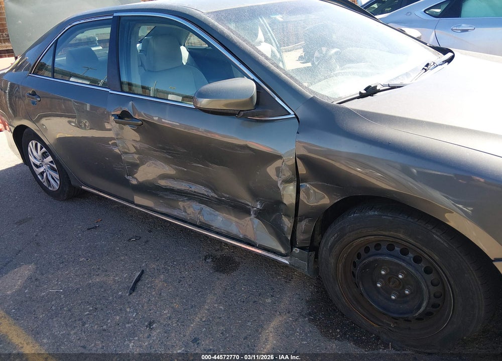 2014 TOYOTA CAMRY LE VIN: 4T1BF1FK5EU827381