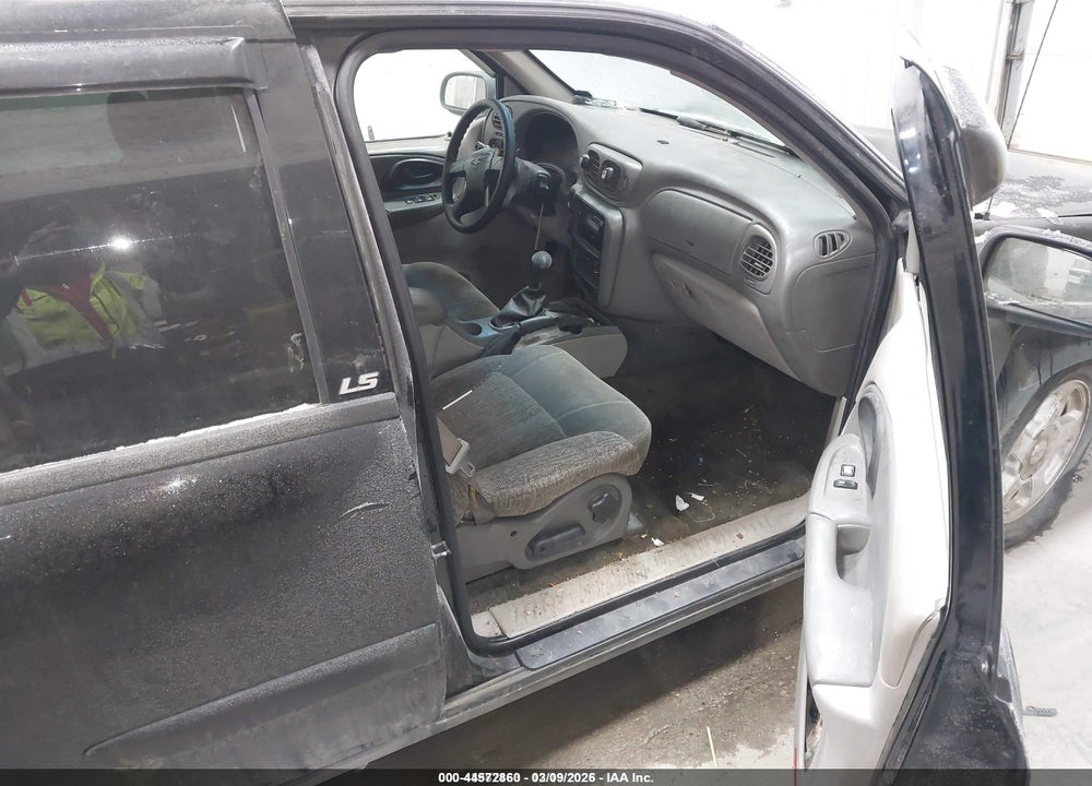 2002 CHEVROLET TRAILBLAZER LS VIN: 1GNDT13S822236048