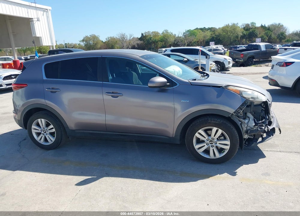 2018 KIA SPORTAGE LX VIN: KNDPMCAC1J7339498