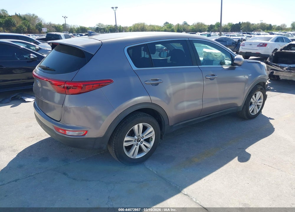 2018 KIA SPORTAGE LX VIN: KNDPMCAC1J7339498