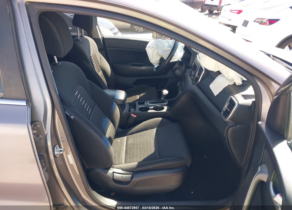 2018 KIA SPORTAGE LX VIN: KNDPMCAC1J7339498
