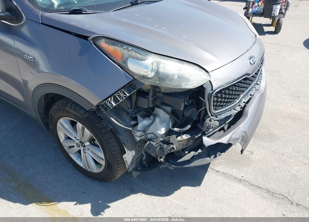 2018 KIA SPORTAGE LX VIN: KNDPMCAC1J7339498