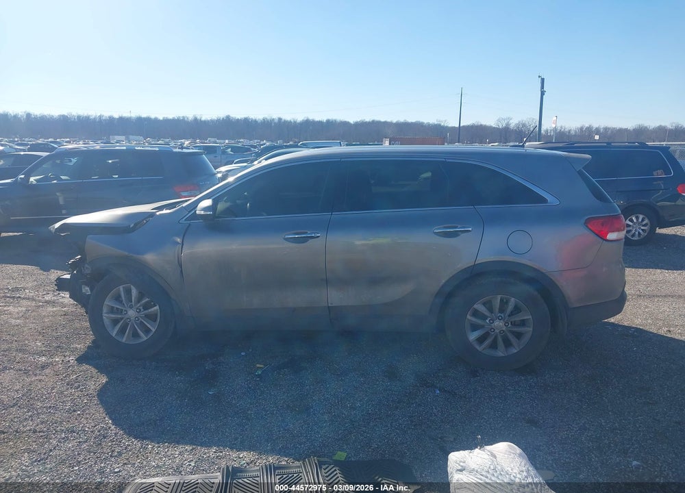 2016 KIA SORENTO 2.4L L VIN: 5XYPG4A30GG077918