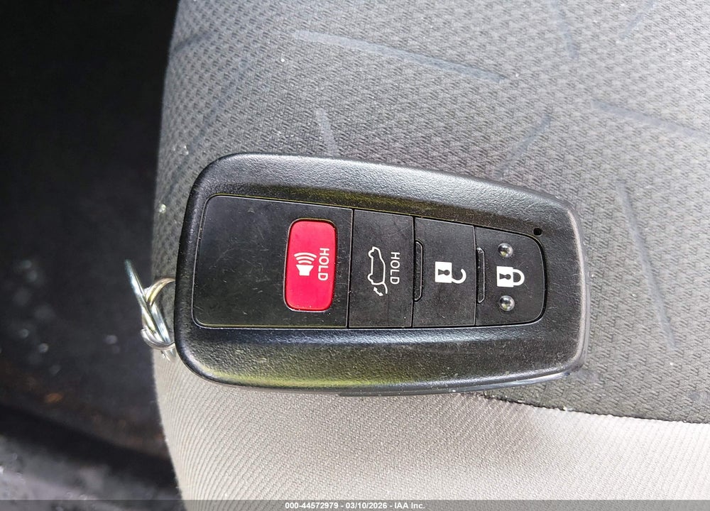 2021 TOYOTA RAV4 XLE VIN: 2T3W1RFV1MW106277