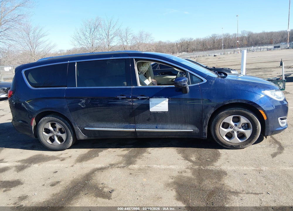 2017 CHRYSLER PACIFICA TOURING-L PLUS VIN: 2C4RC1EG9HR532567