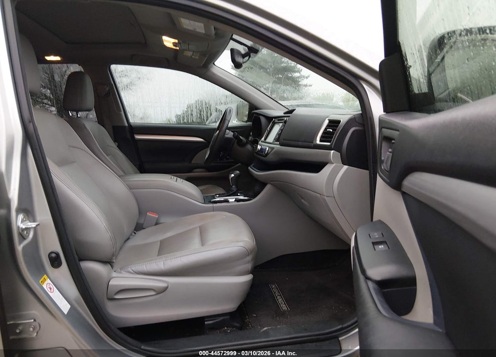 2016 TOYOTA HIGHLANDER XLE V6 VIN: 5TDKKRFH3GS138546