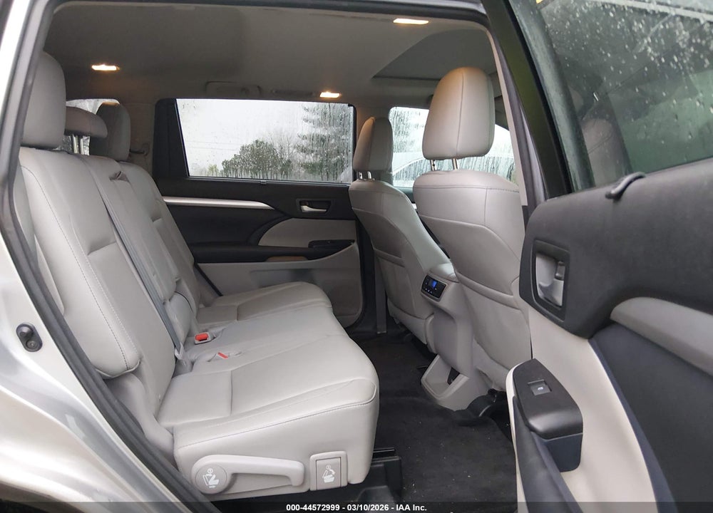 2016 TOYOTA HIGHLANDER XLE V6 VIN: 5TDKKRFH3GS138546