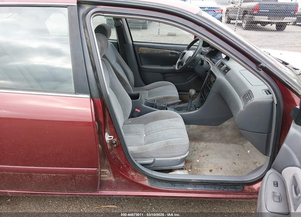 2001 TOYOTA CAMRY LE VIN: JT2BG22K910556798