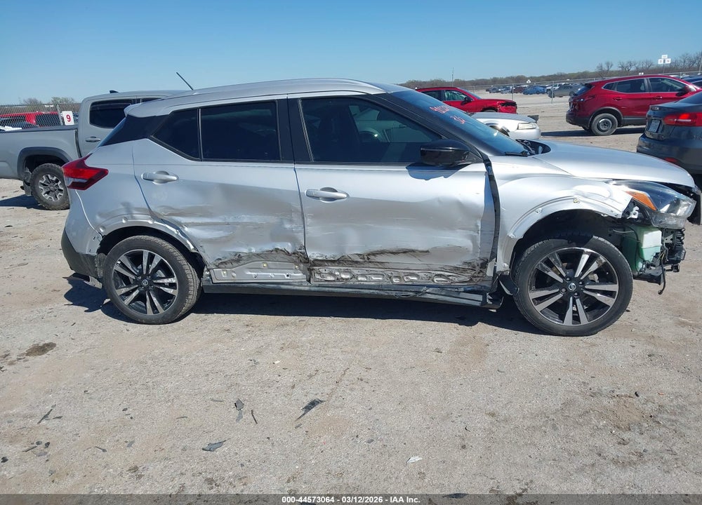 2019 NISSAN KICKS SR VIN: 3N1CP5CU7KL549997