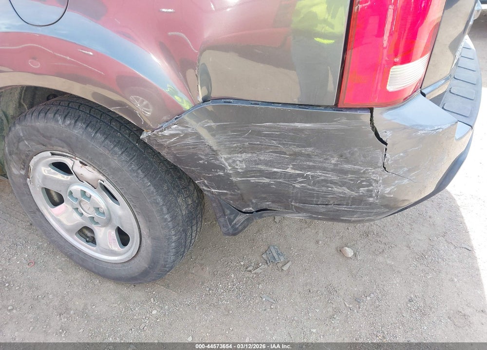 2010 HONDA PILOT LX VIN: 5FNYF4H28AB032194