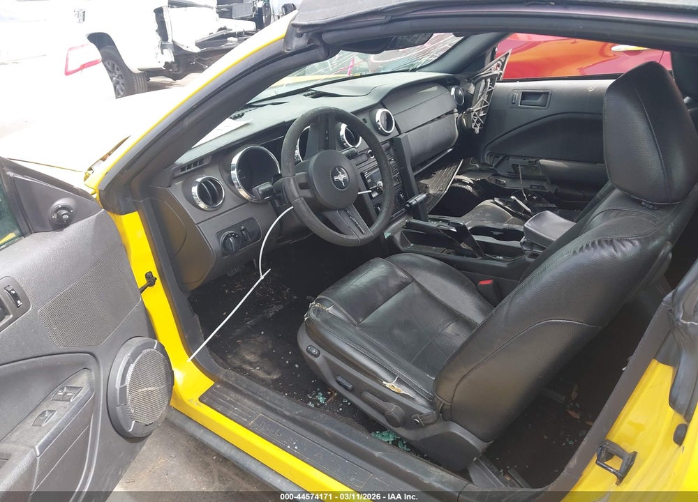 2005 FORD MUSTANG VIN: 1ZVFT84N455215877