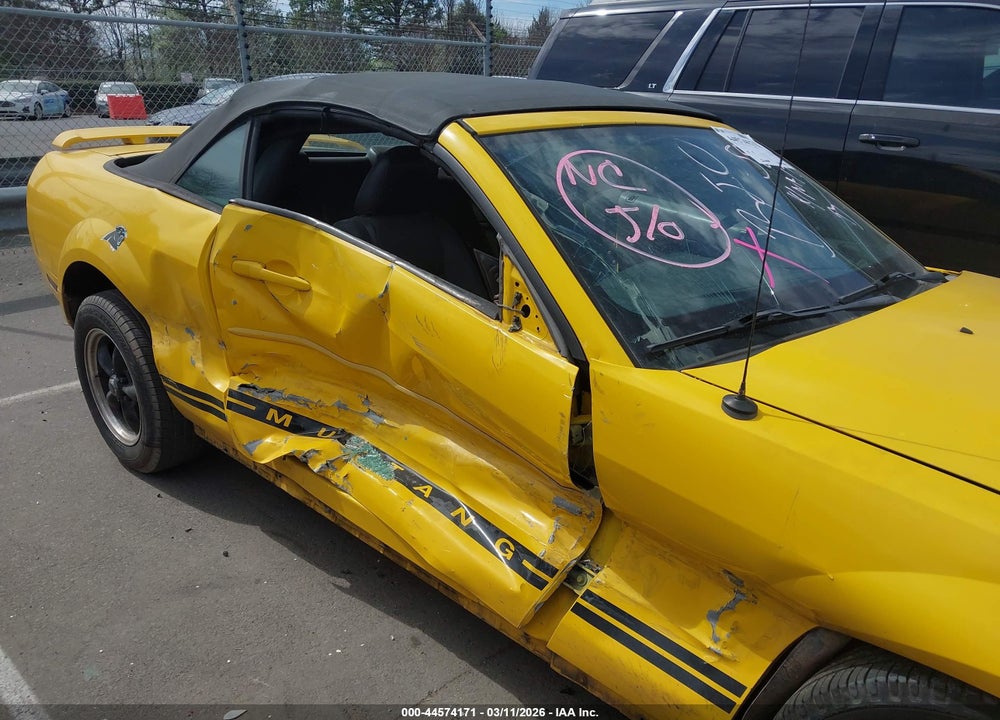 2005 FORD MUSTANG VIN: 1ZVFT84N455215877