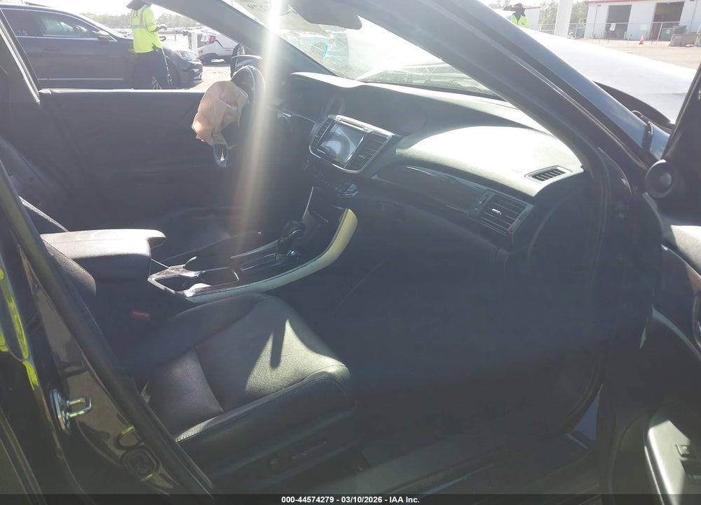 2017 HONDA ACCORD EX-L V6 VIN: 1HGCR3F8XHA023827