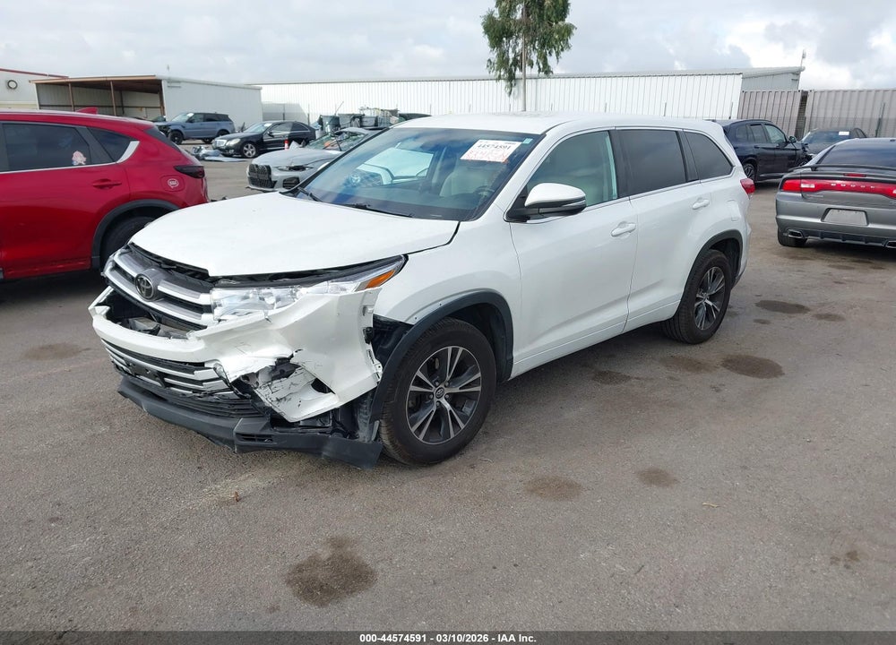 2018 TOYOTA HIGHLANDER LE VIN: 5TDZARFH9JS037522