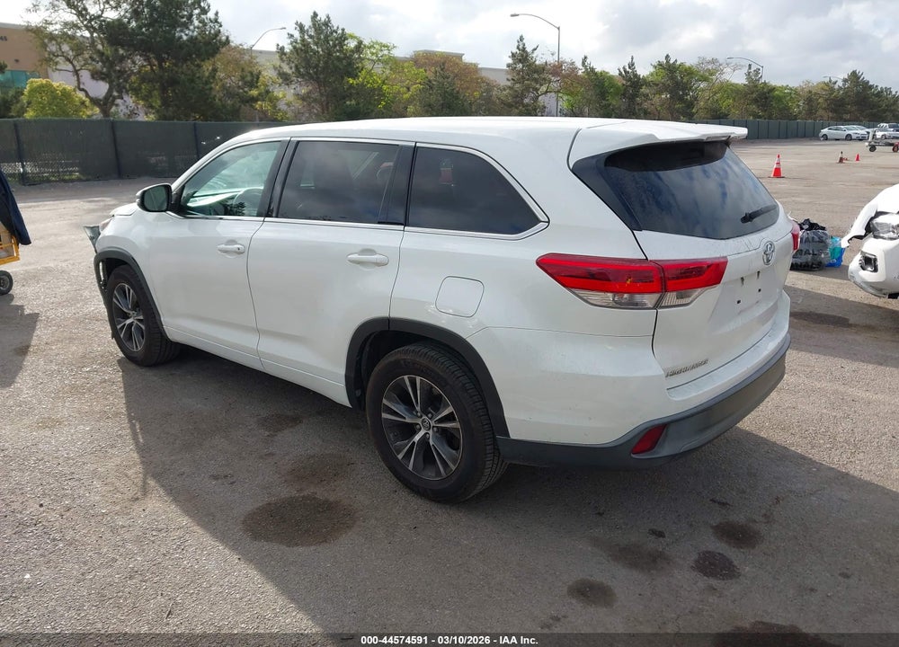 2018 TOYOTA HIGHLANDER LE VIN: 5TDZARFH9JS037522