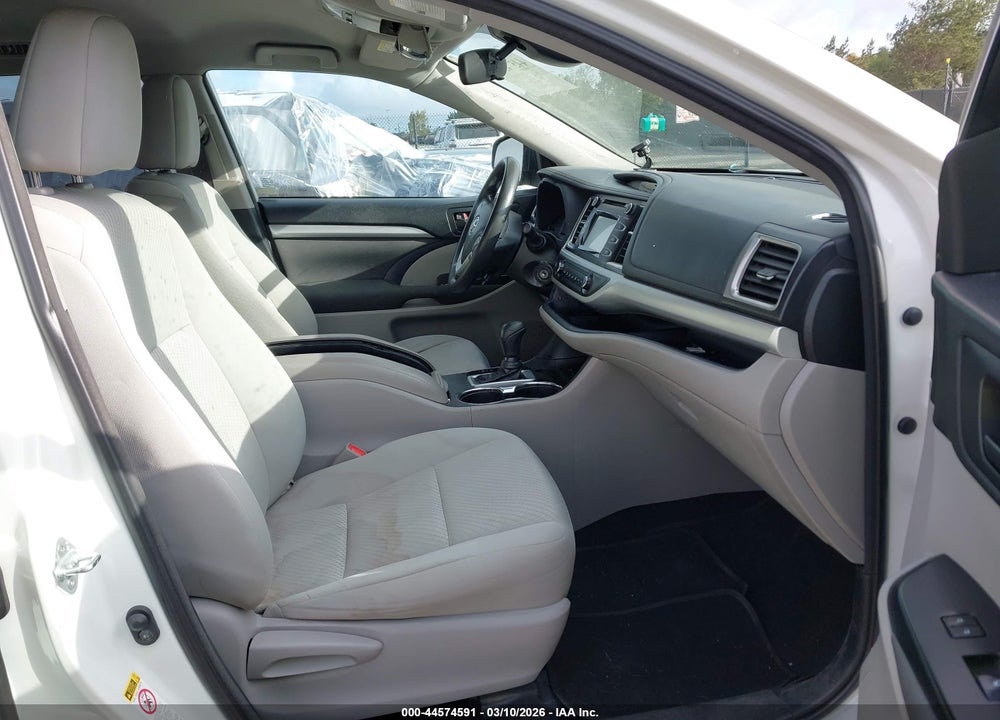 2018 TOYOTA HIGHLANDER LE VIN: 5TDZARFH9JS037522