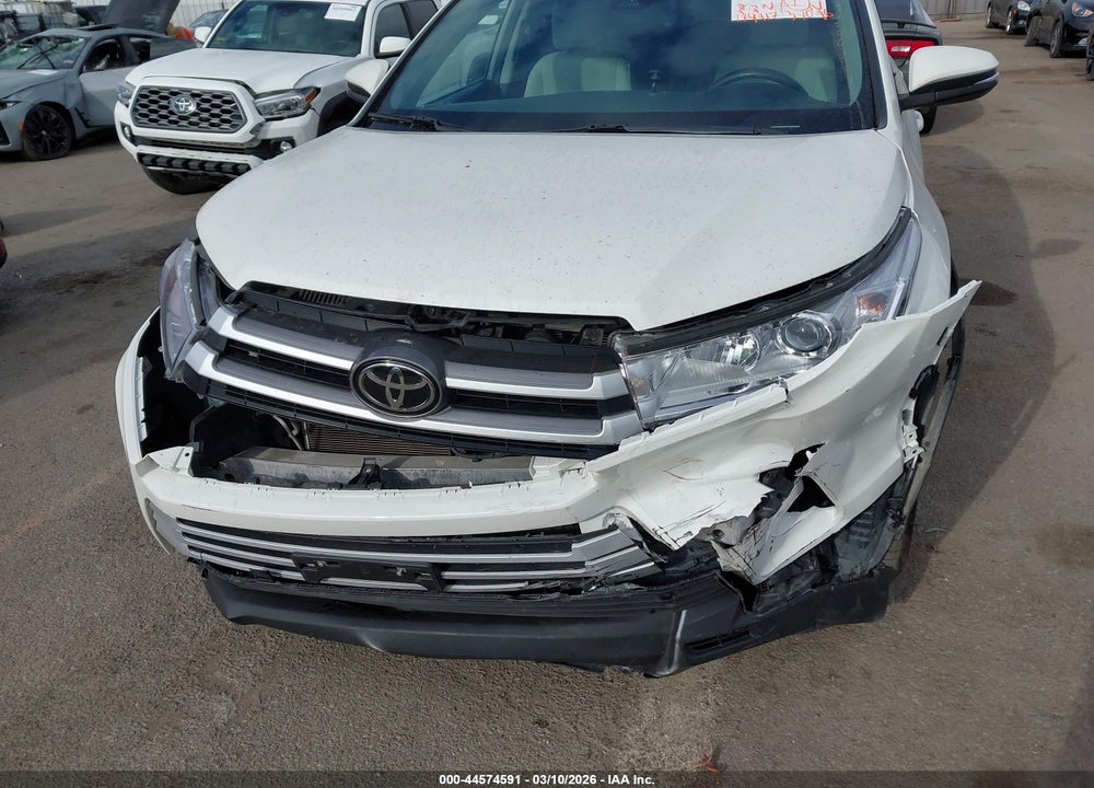 2018 TOYOTA HIGHLANDER LE VIN: 5TDZARFH9JS037522