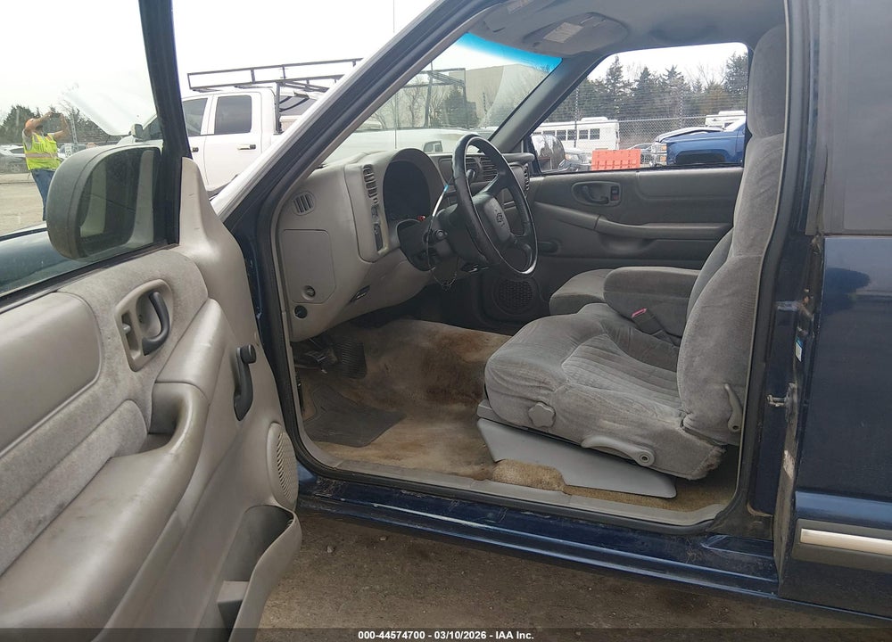 2001 CHEVROLET S-10 LS VIN: 1GCCS195218161500