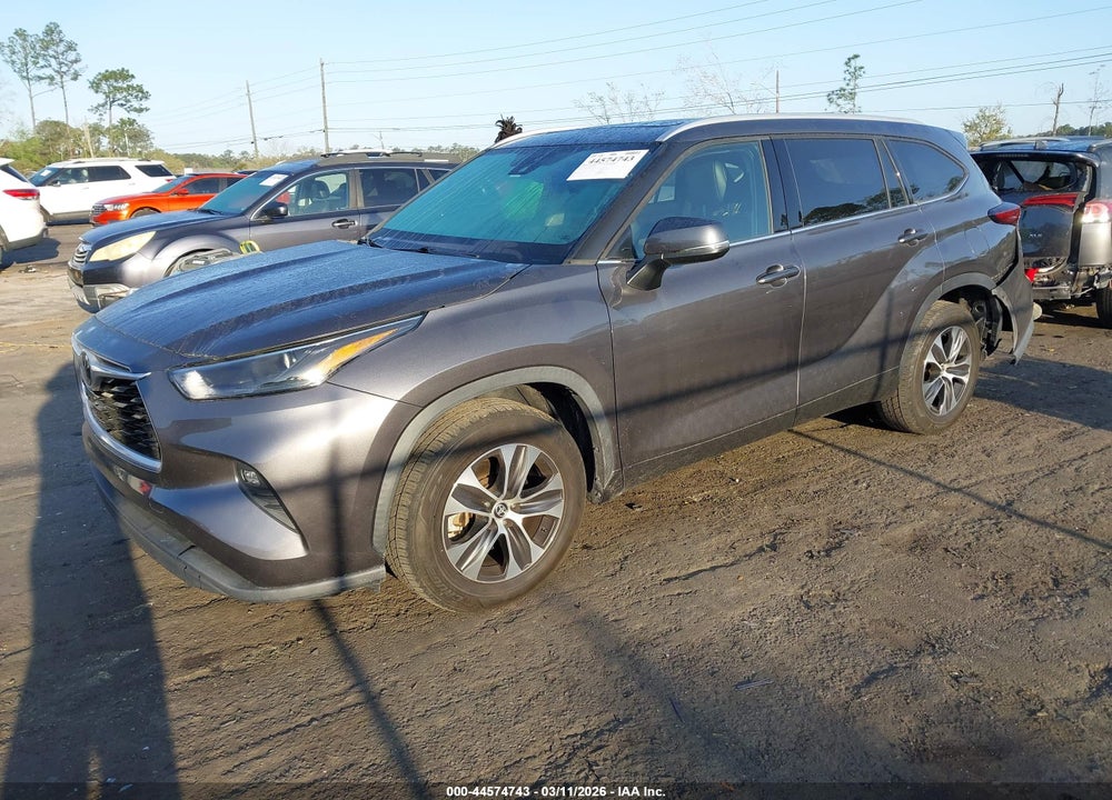 2022 TOYOTA HIGHLANDER XLE VIN: 5TDGZRAH3NS091511