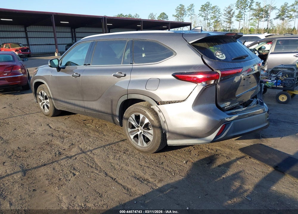 2022 TOYOTA HIGHLANDER XLE VIN: 5TDGZRAH3NS091511